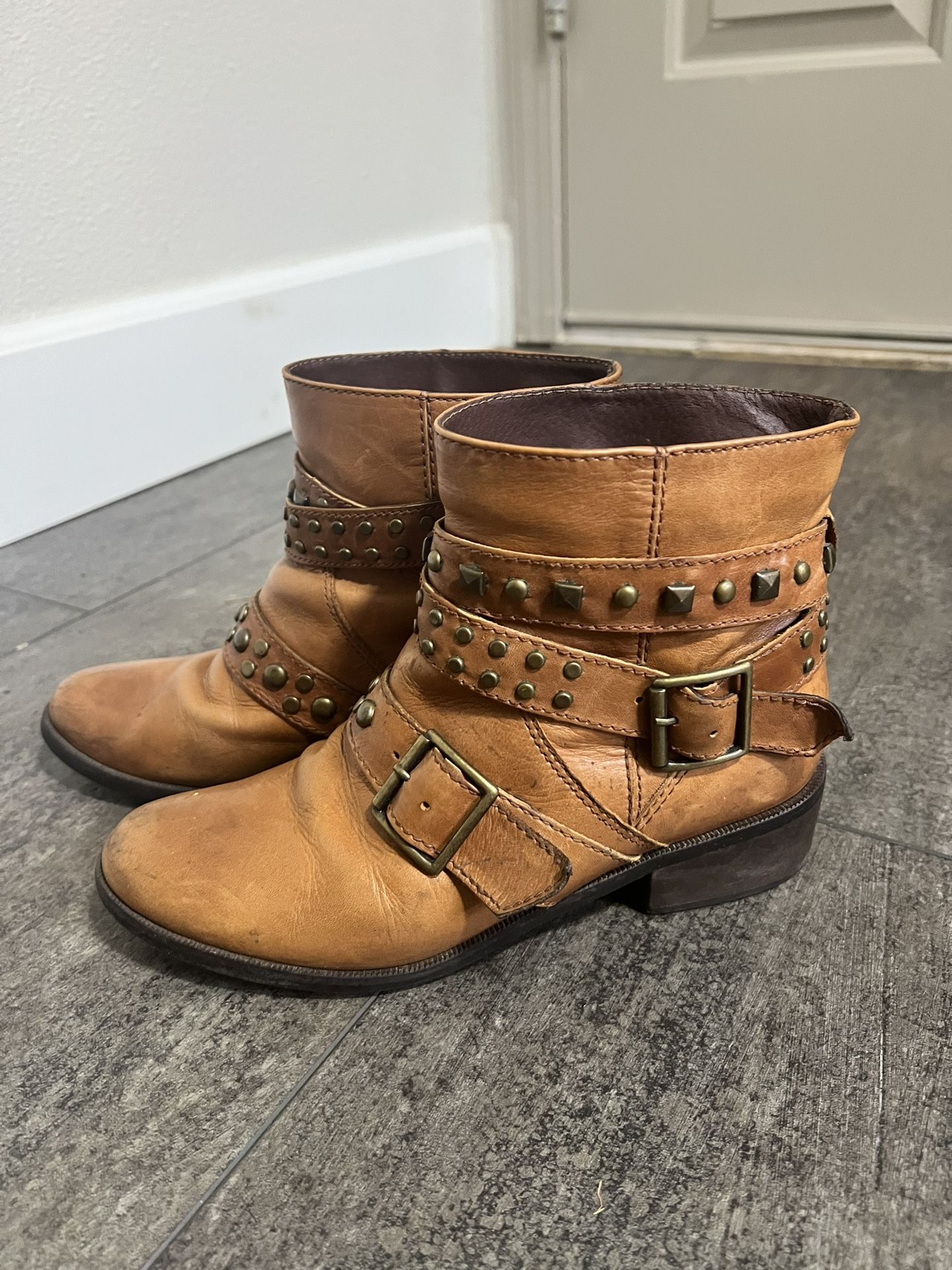 Aldo leather boots size 6