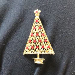 Gold Tone Christmas Tree Brooch 