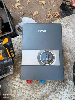 Tankless hot water heater