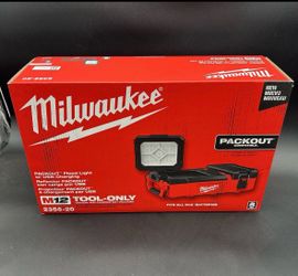 New - Milwaukee M12 Packout Flood Light With USB Charging (2356-20) TOOL ONLY
