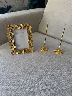 Wedding guestbook sign in pens and picture frame