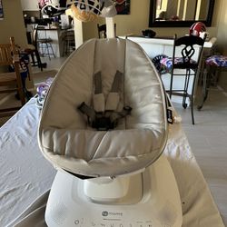 4MOMS MamaRoo Multi-Motion Baby Swing
