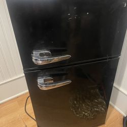 Avanti Freezer/fridge 