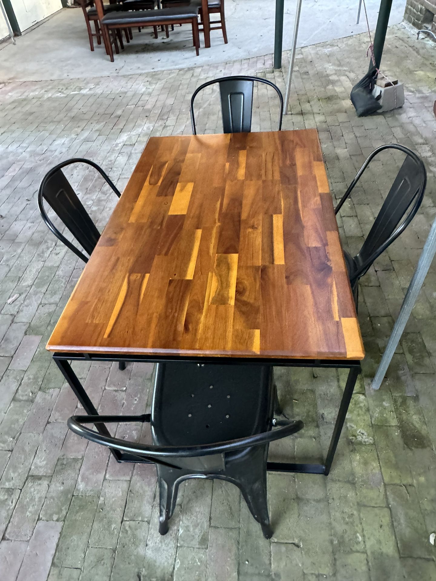APARTMENT SIZE DINING TABLE WITH CHAIRS