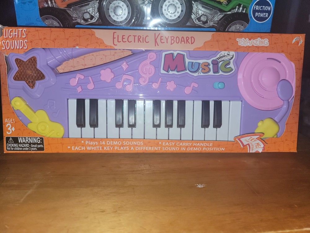 🙂NEW CHILDS ELECTRONIC KEY BOARD. 14 SOUNDS, LIGHTS , CARRY HANDLE, AND KEY BOARD ACTUAL WORKS SO YOU CAN PLAY YOUR OWN TUNE