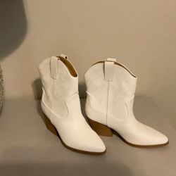 Women’s Boots. Size 8.5.   Never Worn