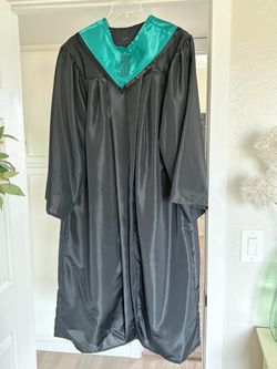 Highland HS cap, gown/hood