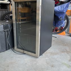 Icyglee 126 can Mini Fridge 