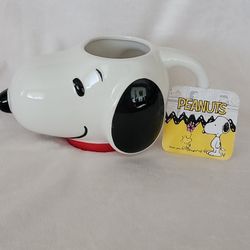BRAND NEW SNOOPY MUG GREAT GIFT