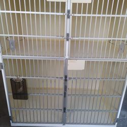 3 Dog Kennel On Casters. 