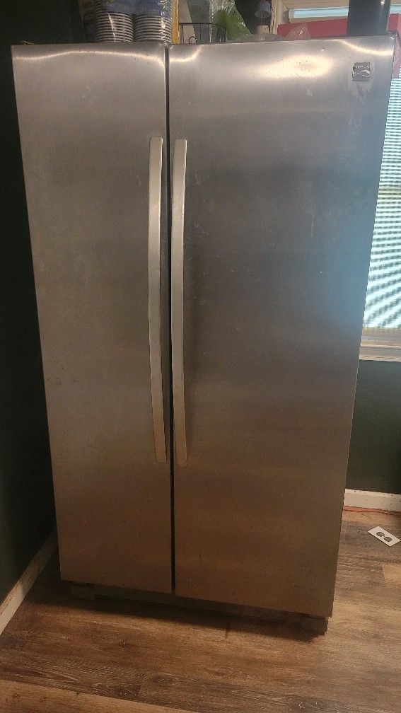 Fully Functioning Kenmore Fridge Freezer