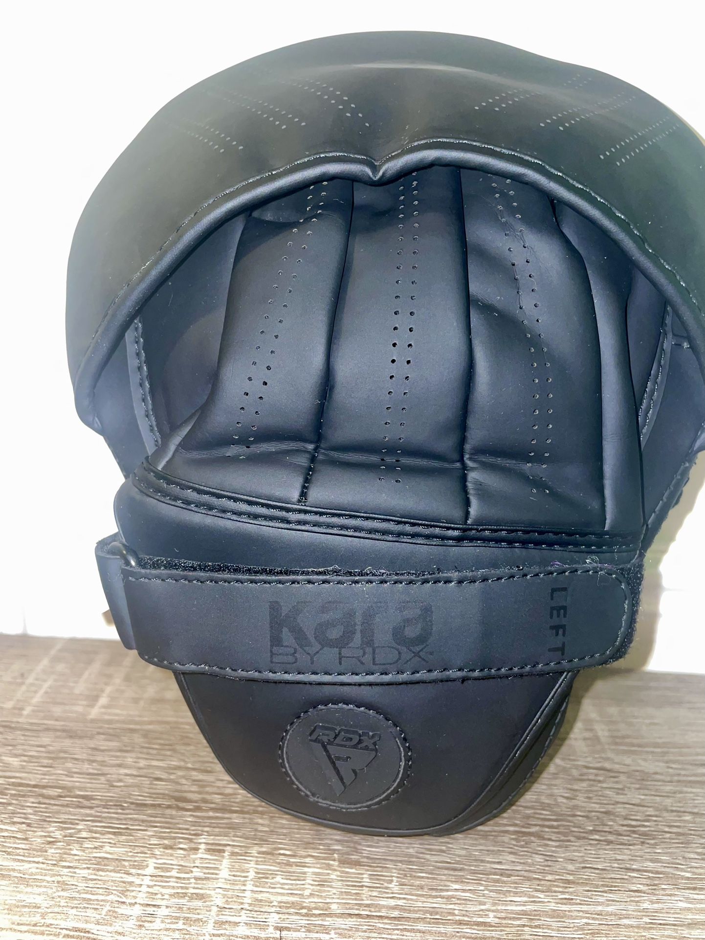 RDX BOXING PAD KARA BY RDX LEFT Muay Thai Boxing Pads, Focus Pads Training,Black