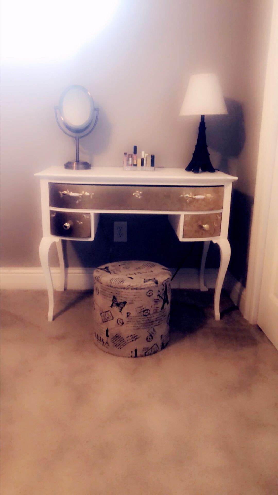 Vanity makeup dressing table