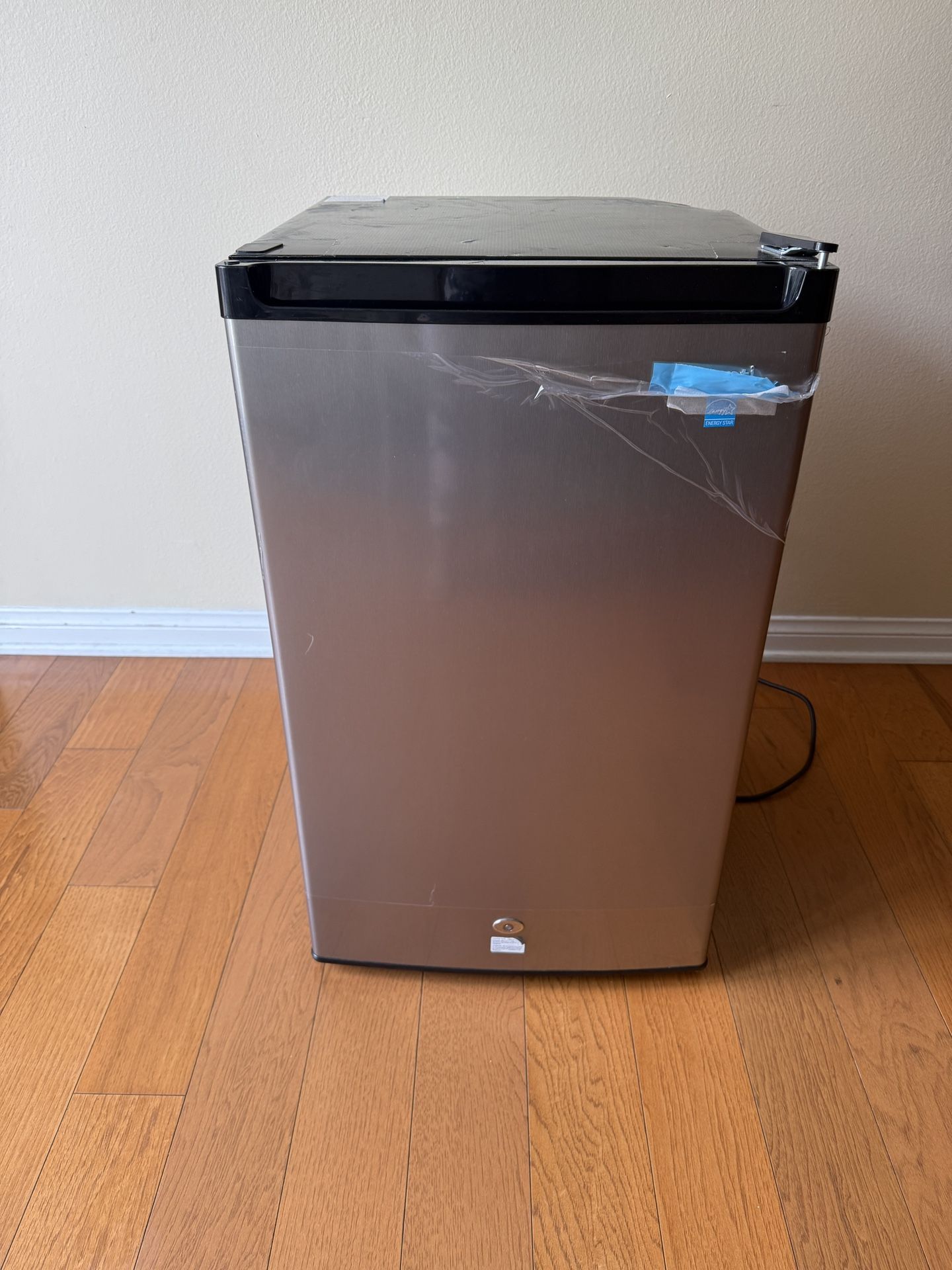 Avanti Mini Fridge Brand New