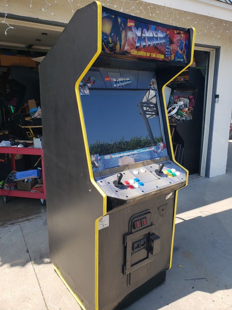 Nice Arcade Game With 3000 Games. New Joysticks And Buttons. Free Delivery