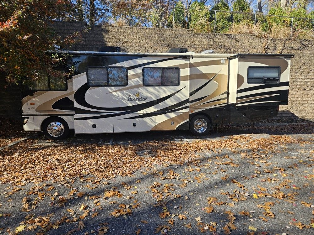 2008 Fleetwood Bounder 34g