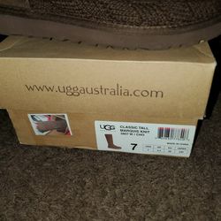 Uggs Boots,size 7 Brown Colors 10/10 Conditions