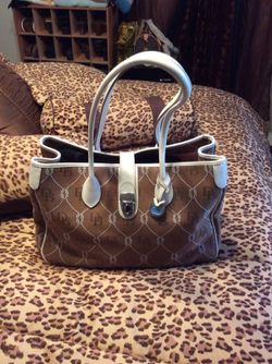 Dooney & Bourke Beautiful Purse Great conditions 180.00