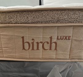 LIKE NEW! Birch Luxe Natural Hybrid King Mattress - Delivery Available