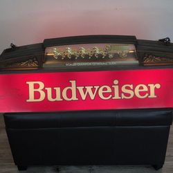 Budweiser Pool Table Light With Clydesdel Team.