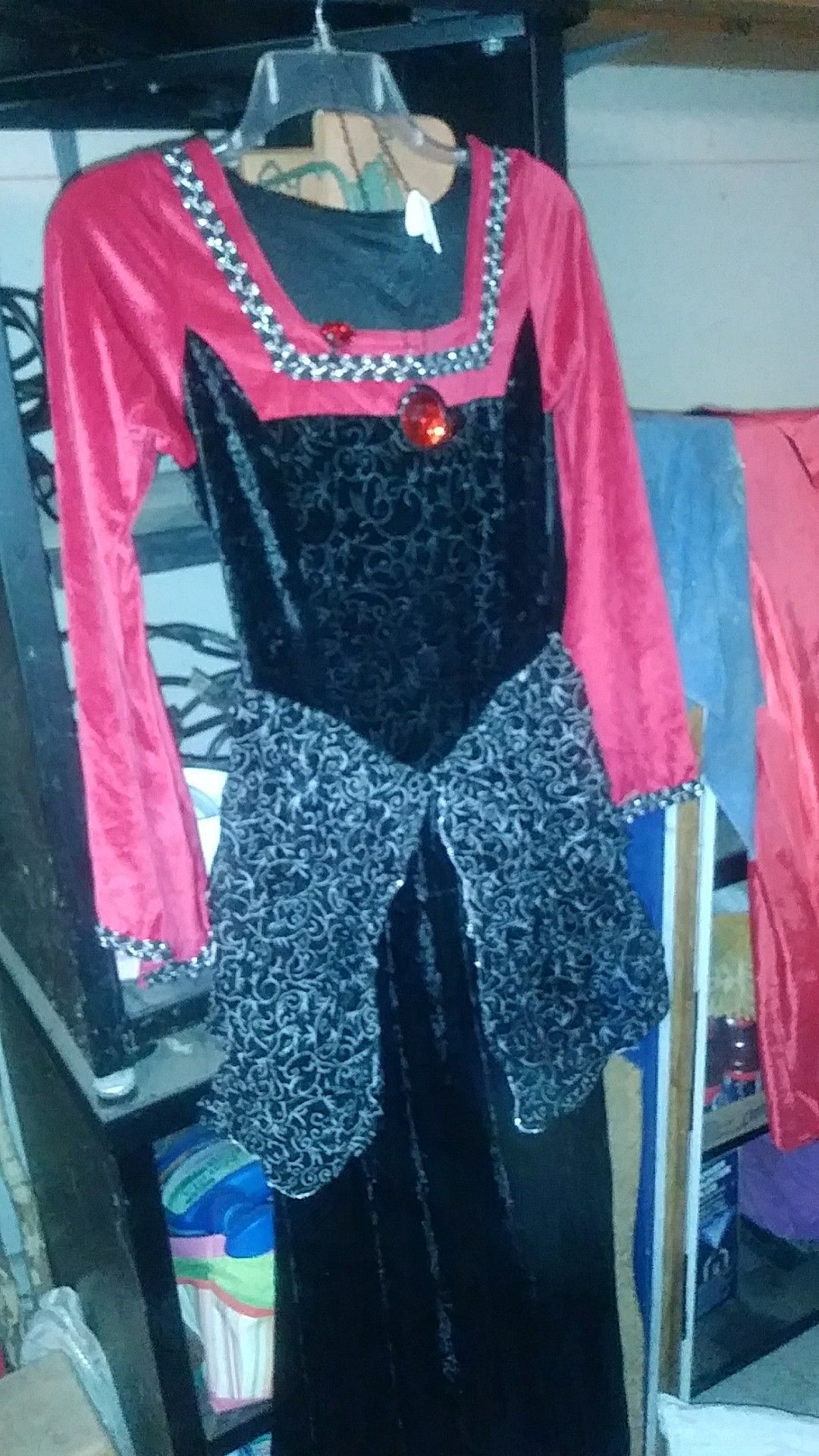 Vampiress costume with all you need