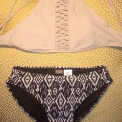 Arie Tan Top And Black And Tan Bottoms