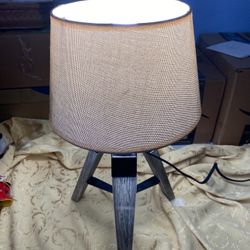Lamp, tripod desktop/tabletop lamp