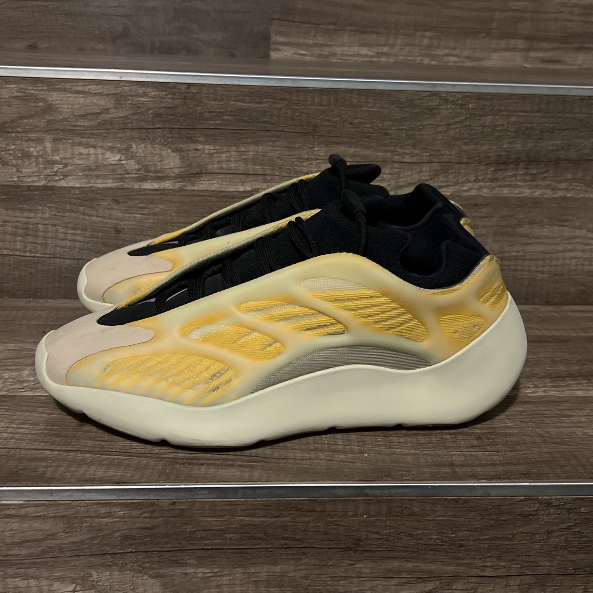 Yeezy 700 V3 “Safflower” Size