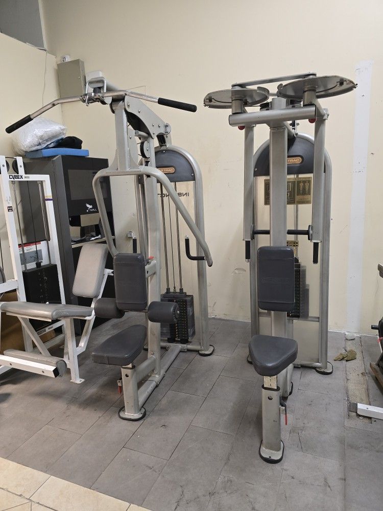 Star trac pec fly rear delt lat pull down seated row commercial gym equipment exercise fitness