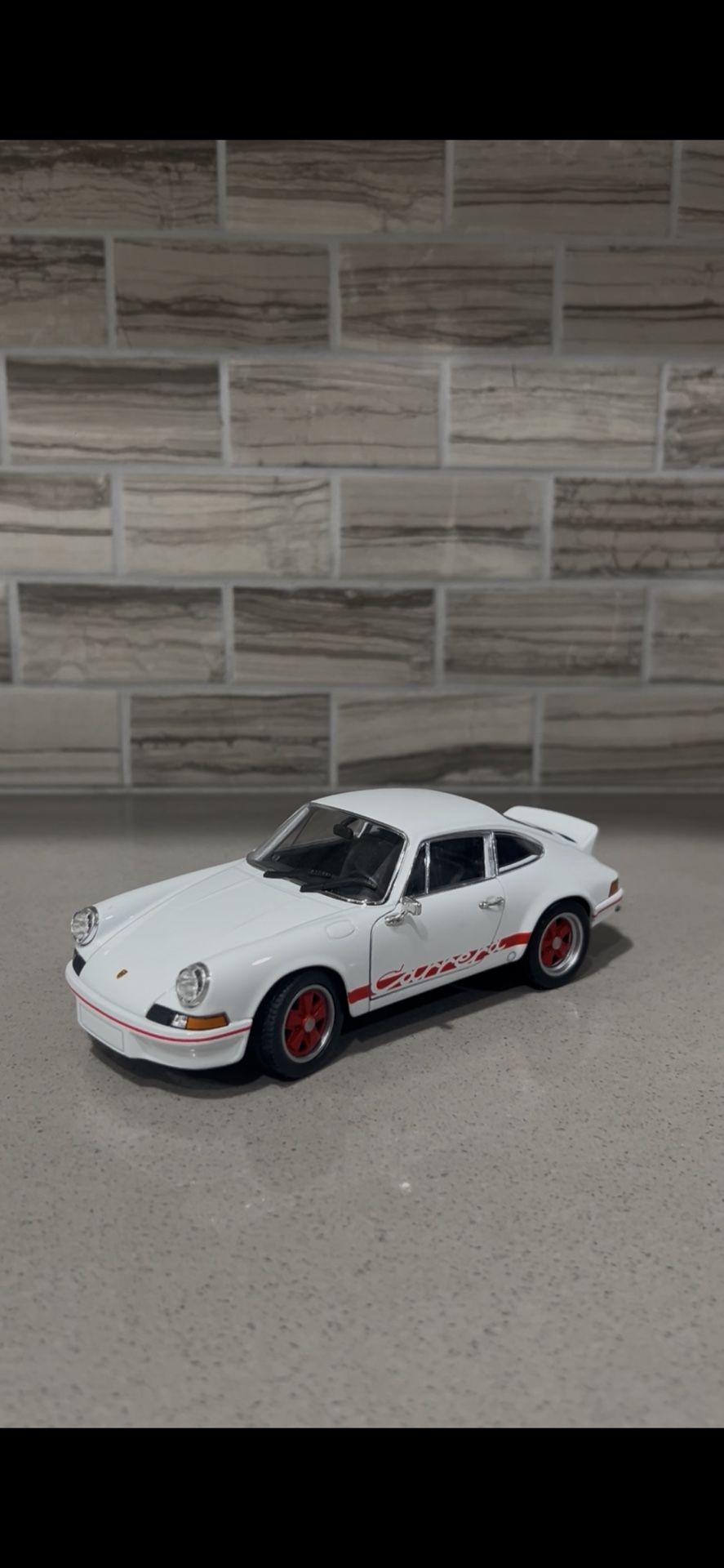 Porsche 911 Carrera RS 1:24