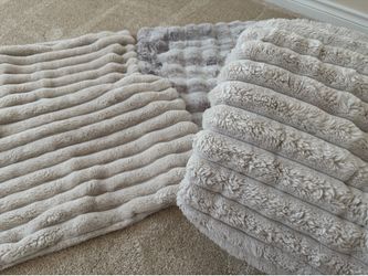 Queen furry comforter with sham cases