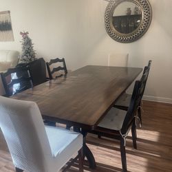 Dining room With 6 Chairs 