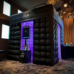 Quince Black Inflatable Photobooth With Props 