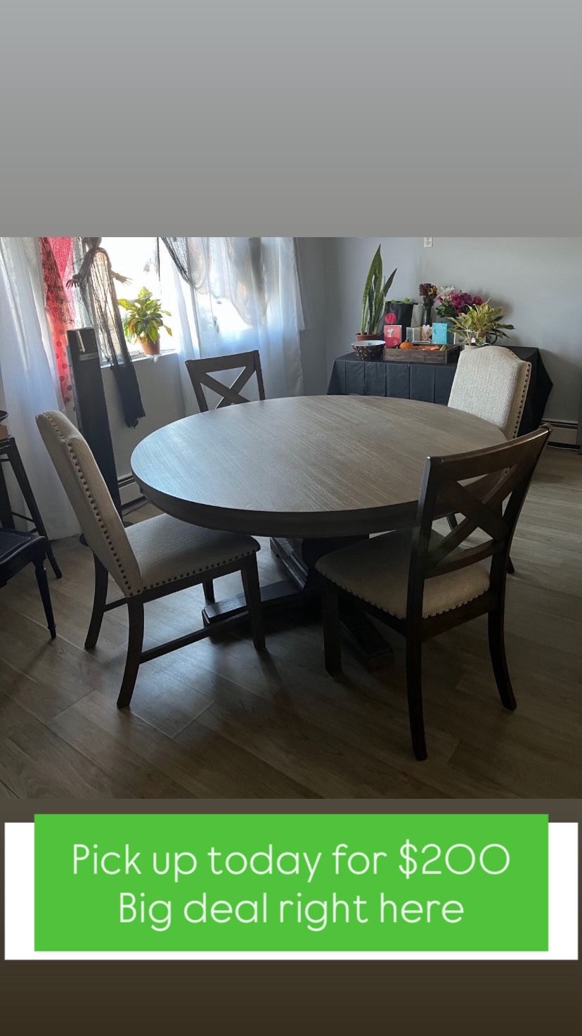 Full Table Set - MUST BE PICKED UP TODAY