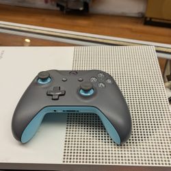 Microsoft Xbox One S 500gb With Controller Wires And Game 