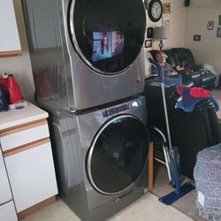 Whirlpool Washer&dryer.