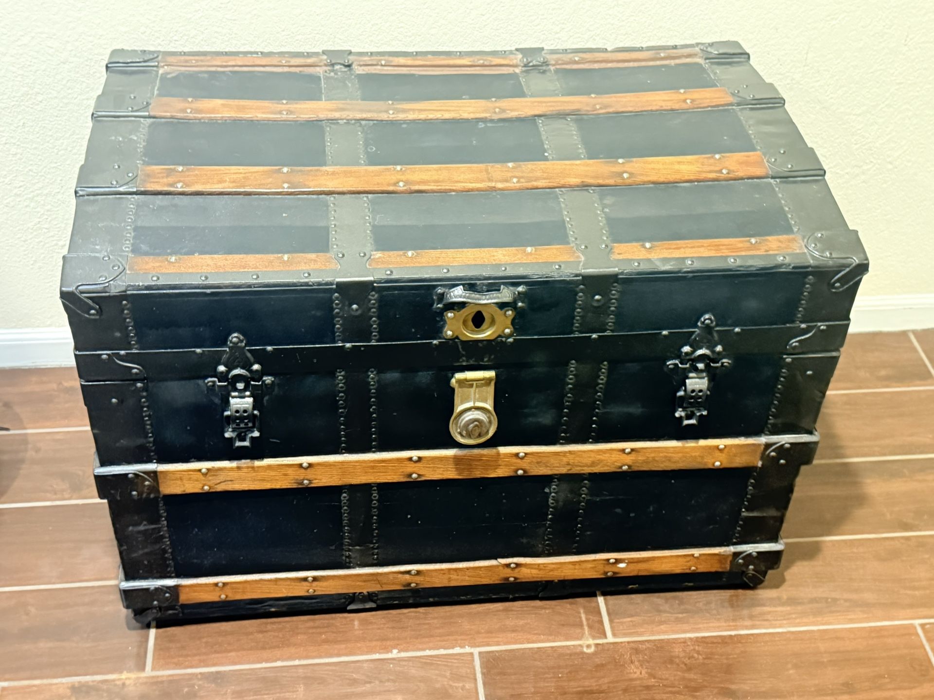 Vintage Steamer Trunk / Storage Chest  (Scottsdale, AZ – Via de Ventura & Hayden)