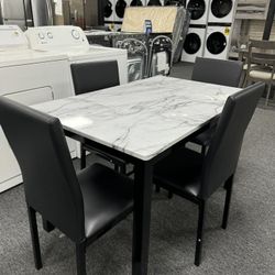Dining Table Set. 🚚WE DELIVER🚚