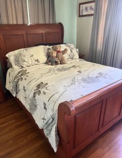 Queen Bed Frame w/Nightstand (Solid Wood)