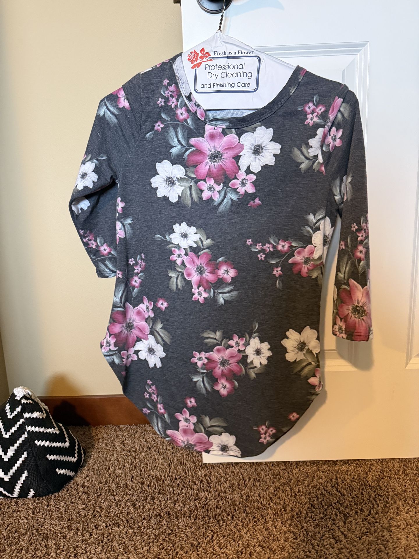 12 PM By Mon Ami Floral pattern blouse womens medium size 