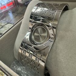 GUCCI Twirl Quartz Watch 33 mm