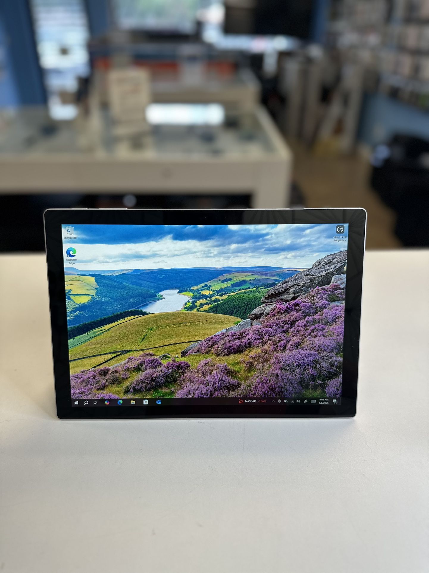 Microsoft Surface Pro 5 windows 128Gb SSD Excellent Condition