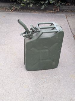 20 l. 5 gallon Jerry can gas can with spout