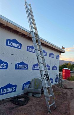 LOUISVILLE 32FT LADDER RETAILS FOR $950