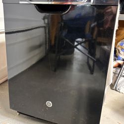 Free G.E. Dishwasher / Working