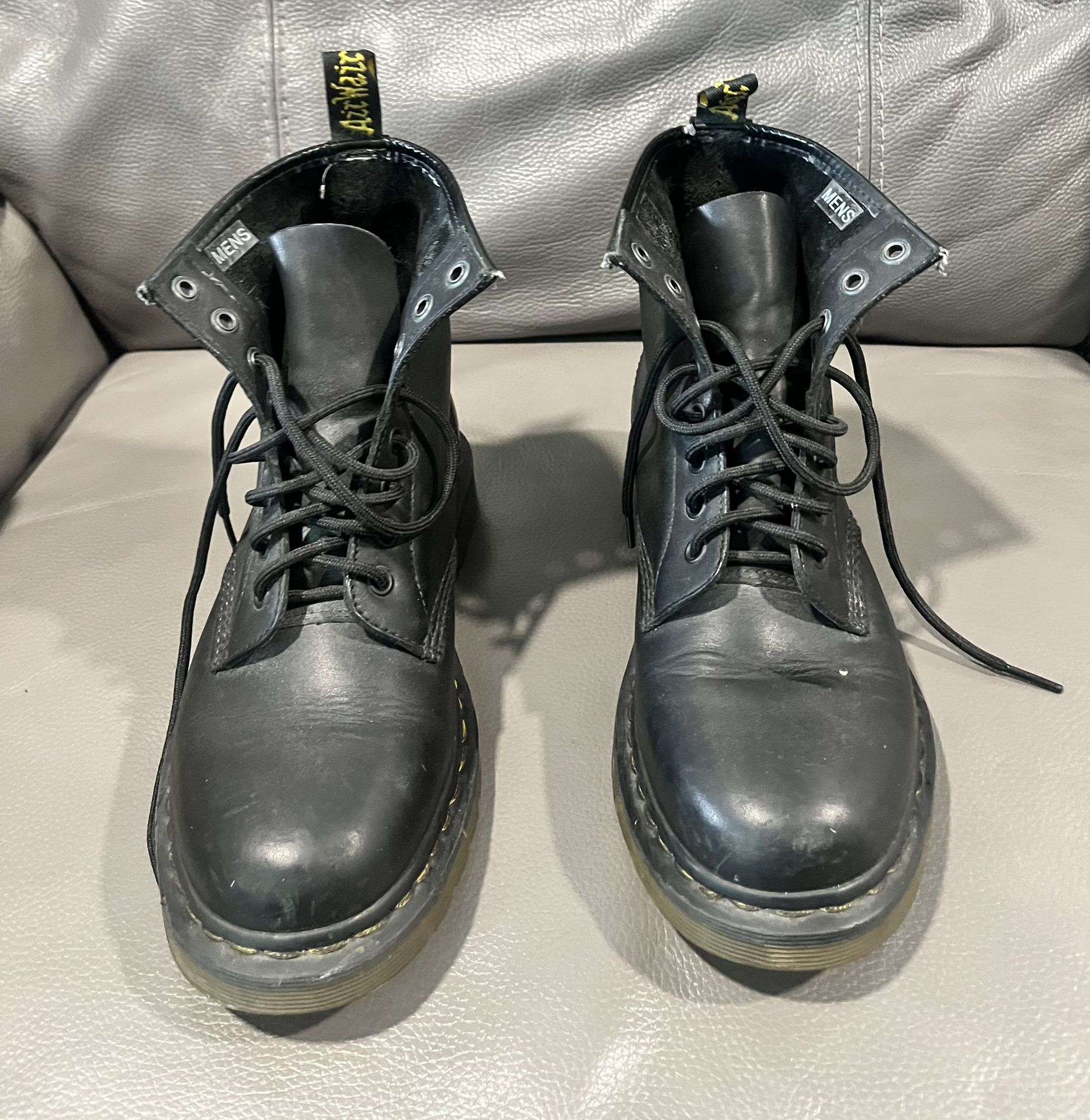 Mens size 6 Doc Marten Black Boots