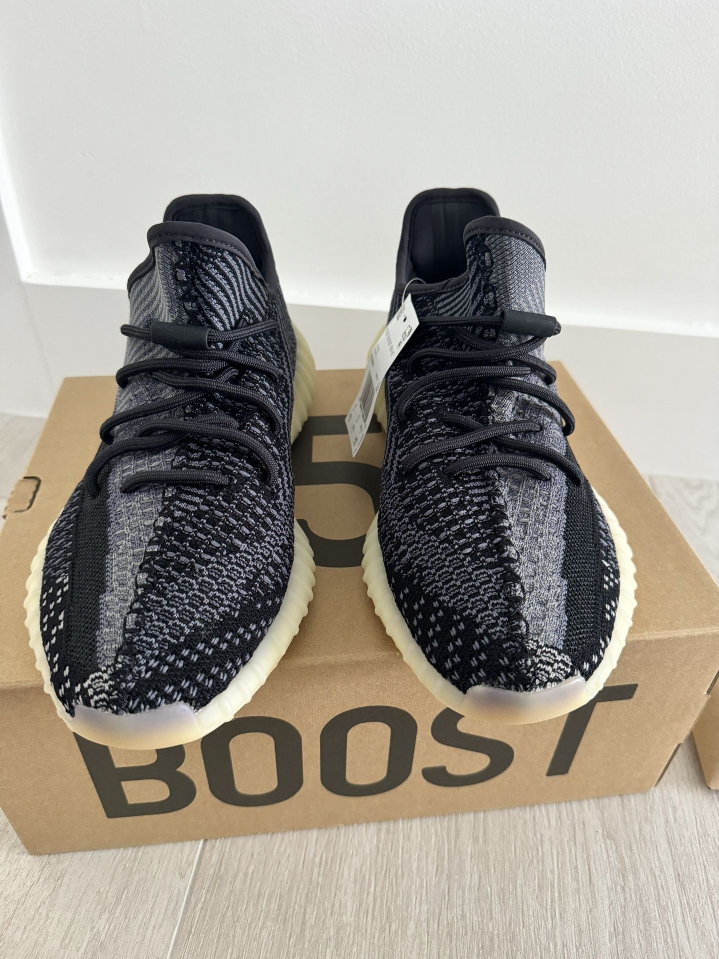 Adidas Yeezy Boost 350 V2 Carbon 9.5 Brand NEW