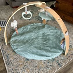 Ingenuity Cozy Spot Reversible Duvet Activity Gym & Play Mat with Wooden Toy bar