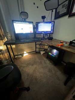 L shaped desk - Like New 