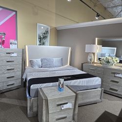 6 Piece Upholstered King/Queen Bedroom Set